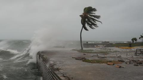 Ο τυφώνας Μελίσα ενισχύεται δραματικά με ανέμους 300 χιλιόμετρα-Σχεδόν 250.000 άνθρωποι χωρίς ρεύμα