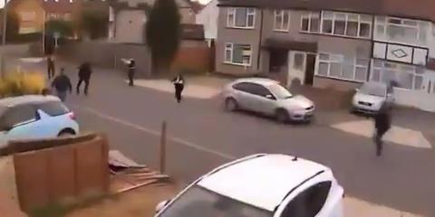 Αιματηρή επίθεση στο Λονδίνο-Νεκρός 49χρονος που προσπάθησε να σταματήσει καβγά