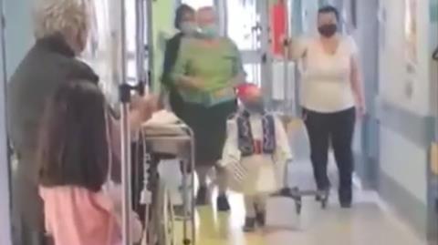 Ο 5χρονος Γαβριήλ έκανε «παρέλαση» ντυμένος τσολιάς στους διαδρόμους του Ιπποκρατείου, δίνοντας μάχη με τον καρκίνο