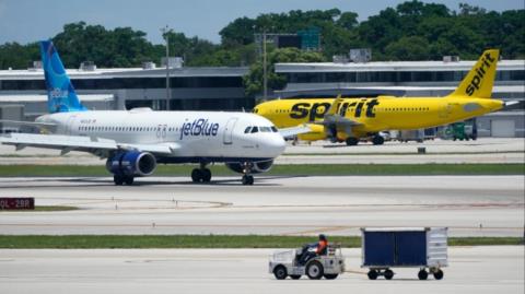 Τραυματισμοί επιβατών σε πτήση που έκανε αναγκαστική προσγείωση στη Φλόριντα