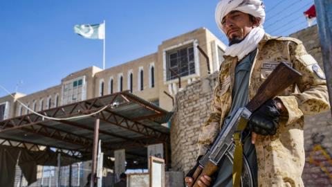 Κατάπαυση πυρός και επανέναρξη συνομιλιών συμφώνησαν Αφγανιστάν-Πακιστάν