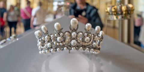 Οι κλέφτες του Λούβρου προσέγγισαν εταιρεία για να πουλήσουν τα κοσμήματα-Tι υποστηρίζουν