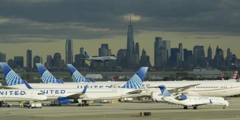 Αεροσκάφη της United Airlines συγκρούστηκαν στον διάδρομο προσγείωσης στο αεροδρόμιο LaGuardia της Νέας Υόρκης