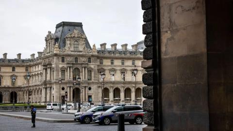 Άλλες δύο συλλήψεις για τη ληστεία στο Λούβρο-Δεν εντοπίστηκαν ακόμη τα αυτοκρατορικά κοσμήματα