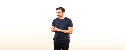 Νίκος Ψαρράς: «Ο Γιώργος Κιμούλης με έβγαλε στο θέατρο, είναι δύσκολο αλλά εδώ μιλάμε για ένα συμβάν»