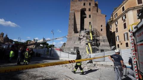 Συγκλονίζει η μαρτυρία του τραυματία εργάτη από την κατάρρευση πύργου στη Ρώμη-«Όλα έτρεμαν, προσπαθήσαμε να σωθούμε»