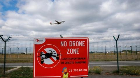 Εμφάνιση drone έκλεισε προσωρινά το διεθνές αεροδρόμιο των Βρυξελλών