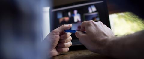 Αποφασίζει για την τηλεργασία στο δημόσιο η Ολομέλεια-Οι πρόνοιες, οι επιφυλάξεις και τι αναθεωρήθηκε