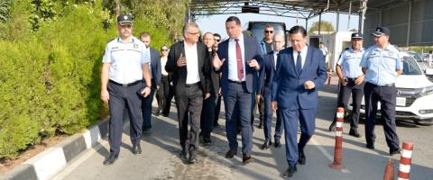 Πήγε να ελέγξει τις διελεύσεις στον οδόφραγμα Αγ. Δομετίου-Ανακοίνωσε εργασίες υποδομής από τον Δεκέμβρη