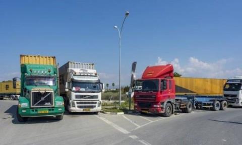 Συνεχίζεται η επ’ αόριστον απεργία των μεταφο&r