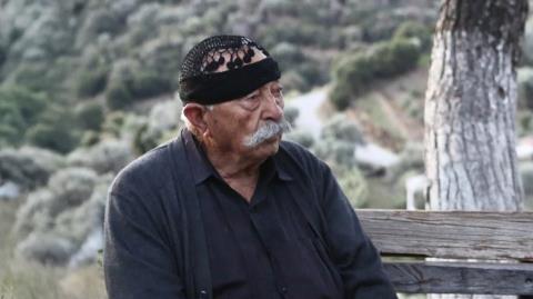 «Μόνο με παντρειά θα τελειώσει η βεντέτα στα Βορίζια»-Ο παππούς Φραγκιαδάκης μιλά για τους σασμούς που απέτυχαν