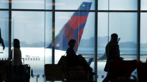 Πρωτοφανής αναστάτωση στα αμερικανικά αεροδρόμια-Πάνω από 1.000 πτήσεις ακυρώθηκαν, χιλιάδες καθυστέρησαν λόγω του shutdown