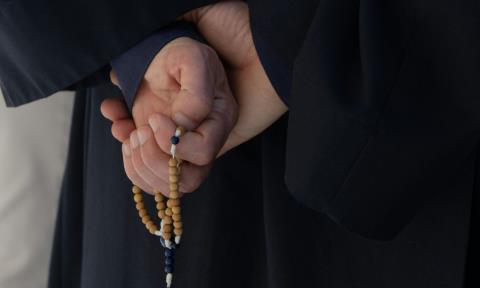 Παλαιοημερολογίτης μοναχός συνελήφθη στη Ρόδο με δύο κιλά κοκαΐνης-Εντοπίστηκαν σε βαλίτσα που μετέφερε ηλικιωμένη