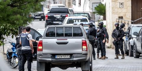 Σε δύο μέτωπα οι έρευνες της αστυνομίας για το αιματοκύλισμα στα Βορίζια-Σήμερα η απολογία των δύο Καργάκηδων