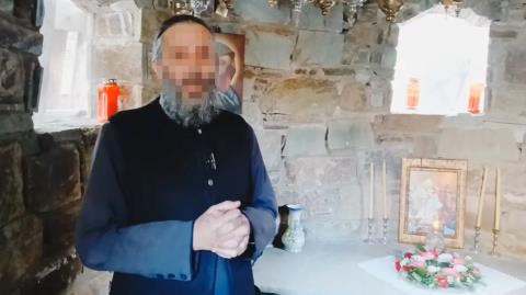 Βουτηγμένος στην παρανομία ο παλαιοημερολογίτης YouTuber ρασοφόρος-Συμμετείχε και σε διακίνηση παράνομων μεταναστών