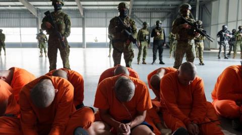 Στον Ισημερινό 300 κρατούμενοι μετάγονται σε νεόδμητη φυλακή υψίστης ασφαλείας-«Το πάρτι τελείωσε»