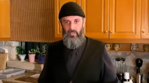 Στο κινητό του πατέρα Παρθένιου τα μυστικά του κυκλώματος με τα ναρκωτικά και τους μετανάστες-Ο ρόλος της 52χρονης «εγκεφάλου»