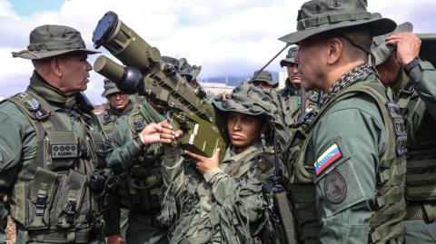ΗΠΑ και Βενεζουέλα συγκεντρώνουν δυνάμεις-Ο Τραμπ έστειλε το αεροπλανοφόρο Ford, με μαζική στρατιωτική κινητοποίηση απαντά ο Μαδούρο