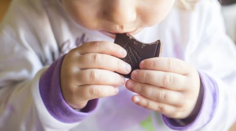 Μήνυση  εκατ. κατά της Qatar Airways-Τρίχρονη υπέστη αλλεργικό σοκ από σοκολάτα που της έδωσε αεροσυνοδός