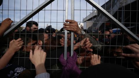 Εξέγερση σε δομή μεταναστών στις Σέρρες-29 συλλήψεις, δύο αστυνομικοί τραυματίες