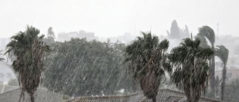 Αντλήσεις υδάτων από σπίτια, ακινητοποιημένα οχήματα και αποκοπή δέντρων λόγω της κακοκαιρίας-Εγκλωβίστηκε σε όχημα παιδί ΑμεΑ