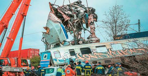 Δέκα οικογένειες επιθυμούν εκταφή των σορών από την τραγωδία στα Τέμπη-Απάντησαν αρνητικά 33