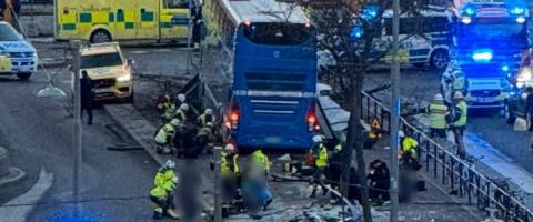 Συναγερμός στη Στοκχόλμη-Λεωφορείο έπεσε σε στάση, αναφορές για αρκετά θύματα