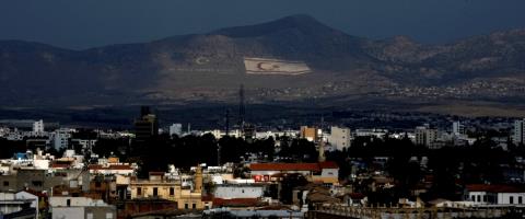 Σαράντα δύο χρόνια από τη μαύρη επέτειο της ανακήρυξης του ψευδοκράτους-Εκδηλώσεις σε Λευκωσία και Λεμεσό, καταδικάζουν τα κόμματα