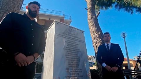 Οκτώ χρόνια από τη φονική πλημμύρα στη Μάνδρα-Μαύρα μπαλόνια στα αποκαλυπτήρια του μνημείου για τους 25 νεκρούς