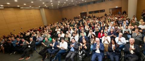 Αυτοί είναι οι 19 υποψήφιοι του ΑΚΕΛ για την επαρχία Λευκωσίας-Ανάμεσά τους τέσσερις νυν βουλευτές και ένας δημοσιογράφος