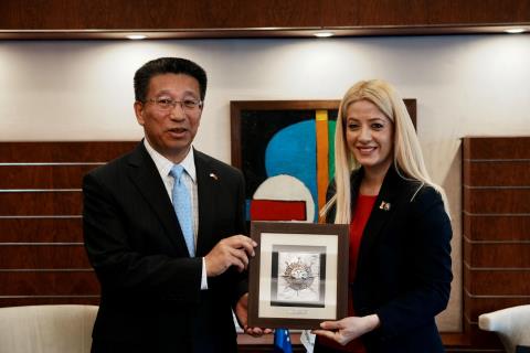 Πρόεδρος της Βουλής: Ουσιαστική η συμβολή του απερχόμενου Πρέσβη Κίνας στις διμερείς σχέσεις