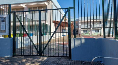 Δεκαεξάχρονος στην Ελλάδα πήγε στο σχολείο με μπαλτά 29 εκατοστών και κατέλειξε με χειροπέδες