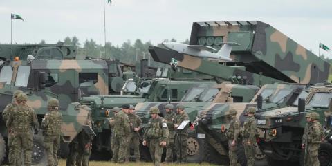 Η Πολωνία αναπτύσσει 10.000 στρατιώτες για την προστασία κρίσιμων υποδομών-Φόβοι για επιθέσεις τα Χριστούγεννα