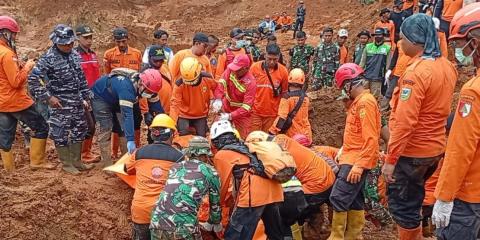 Τριάντα νεκροί από κατολισθήσεις στην Ινδονησία–«Χαθηκαν» χωριά, αναζητούν επιζώντες