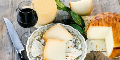 Η ΕΕ θα ζητήσει εξαίρεση από τους δασμούς Τραμπ για αλκοόλ, ελαιόλαδο, ζυμαρικά και τυριά