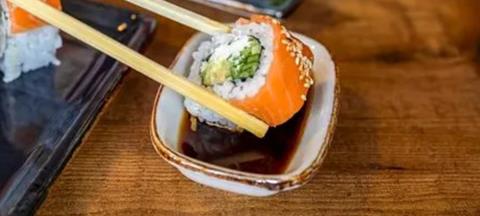 Εικοσιδιάχρονος δηλητηριάστηκε από σούσι στη Θεσσαλονίκη, μολύνθηκε από το παράσιτο «ανισάκις»