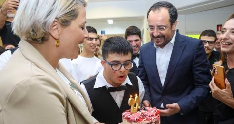 Γιόρτασε τα 22α γενέθλιά του με τον Πρόεδρο ο Νεκτάριος Βασιλείου (pics)