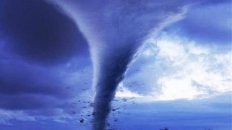 Ανεμοστρόβιλος έπληξε τα προάστια του Χιούστον