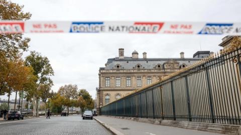 Συνελήφθη και τέταρτος ύποπτος για την κλοπή του αιώνα στο Λούβρο