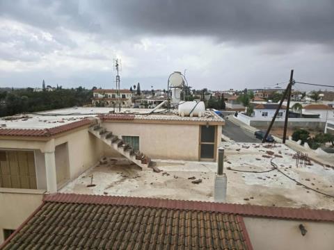 Η επίσκεψη του Δήμαρχου Αγίας Νάπας στο Αυγόρου μετά τον Ανεμοστρόβιλο