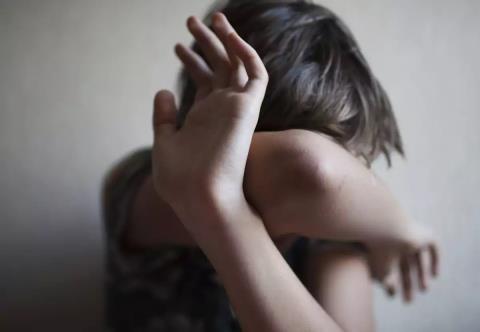 Φρίκη στην Αθήνα-Εικοσάχρονος ασελγούσε στα μικρά ανίψια του μαζί με τον σύντροφό του