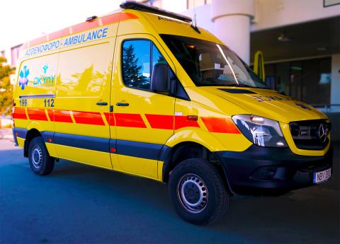 Έχασε τον έλεγχο του οχήματος του και κατέληξε σε καφετέρια-Παρέσυρε και τραυμάτισε πολίτες