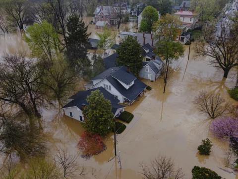 Φονική πλημμύρα στην Σουματρά της Ινδονησίας-Οι νεκροί ανέρχονται στους 84
