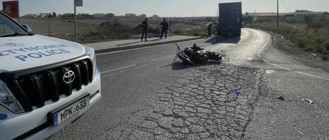 Σε κρίσιμη κατάσταση μοτοσικλετιστής μετά από τροχαίο στη Δρομολαξιά-Συγκρούστηκε με φορτηγό (pics)