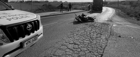 Τραγωδία στην άσφαλτο... Υπέκυψε στα τραύματα του ο 28χρονος μοτοσικλετιστής που συγκρούστηκε με καρότσα αρθρωτού φορτηγού