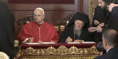 Ιστορική συνάντηση στο Φανάρι-Ο Πάπας Λέων και ο Πατριάρχης Βαρθολομαίος υπέγραψαν κοινή διακήρυξη