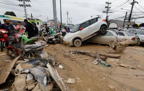 Πλησιάζουν τους 700 οι νεκροί από την κακοκαιρία στη Νοτιοανατολική Ασία