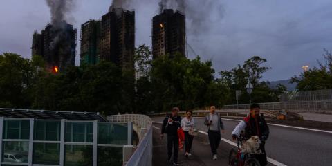 Ο επικεφαλής των τοπικών αρχών υπόσχεται «ανεξάρτητη» έρευνα για τη φονική πυρκαγιά σε πολυκατοικίες