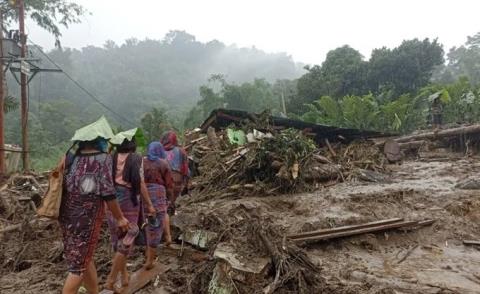 Ξεπερνούν τους 400 οι νεκροί εξαιτίας των πλημμυρών και των κατολισθήσεων στη Σρι Λάνκα