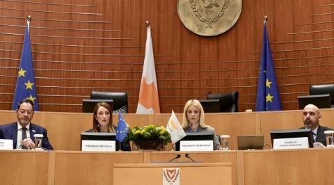 Ανέδειξε τη σταθερή στήριξη του ΕΚ και της Προέδρου του στο Κυπριακό η Πρόεδρος της Βουλής